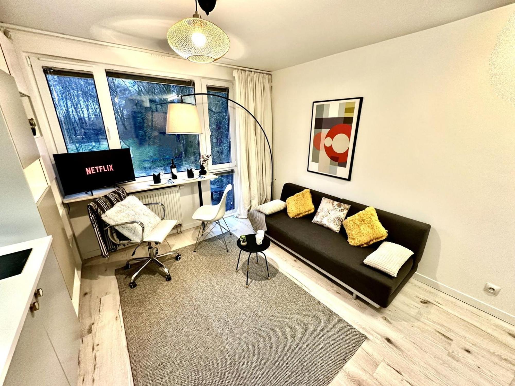 Apartment Cozy At Park Near City-center +netflix +wifi Warschau